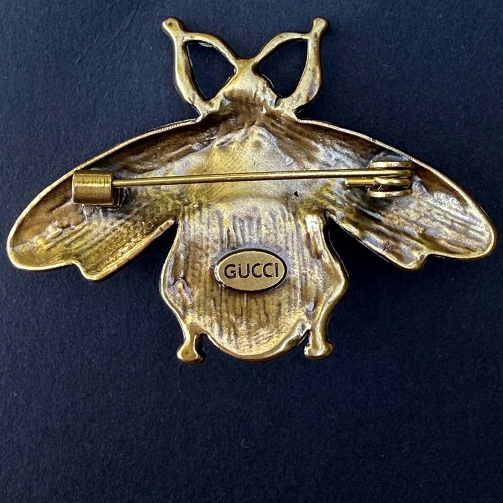 Gucci Gold-Tone Bee Brooch with Pearl Body and Interlocking G - Picture 3 of 4